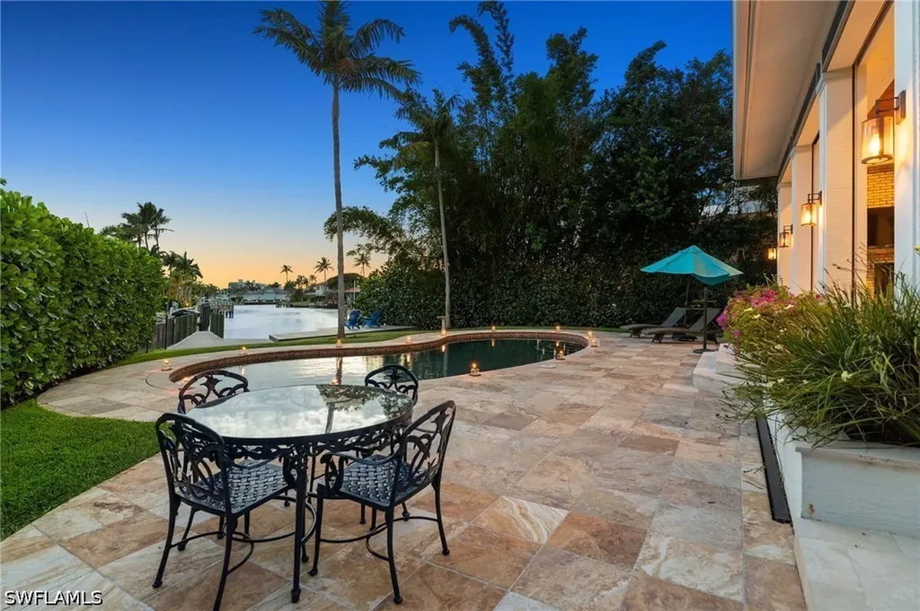 2201 Beacon Lane Naples FL 34103