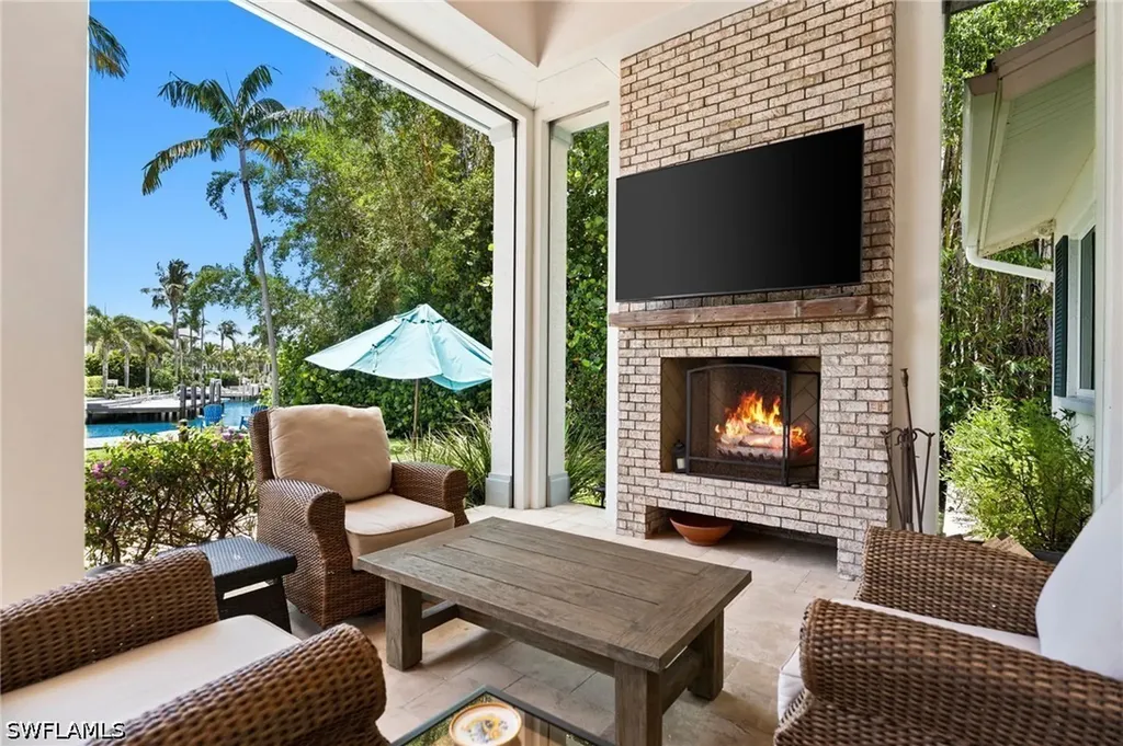 2201 Beacon Lane Naples FL 34103