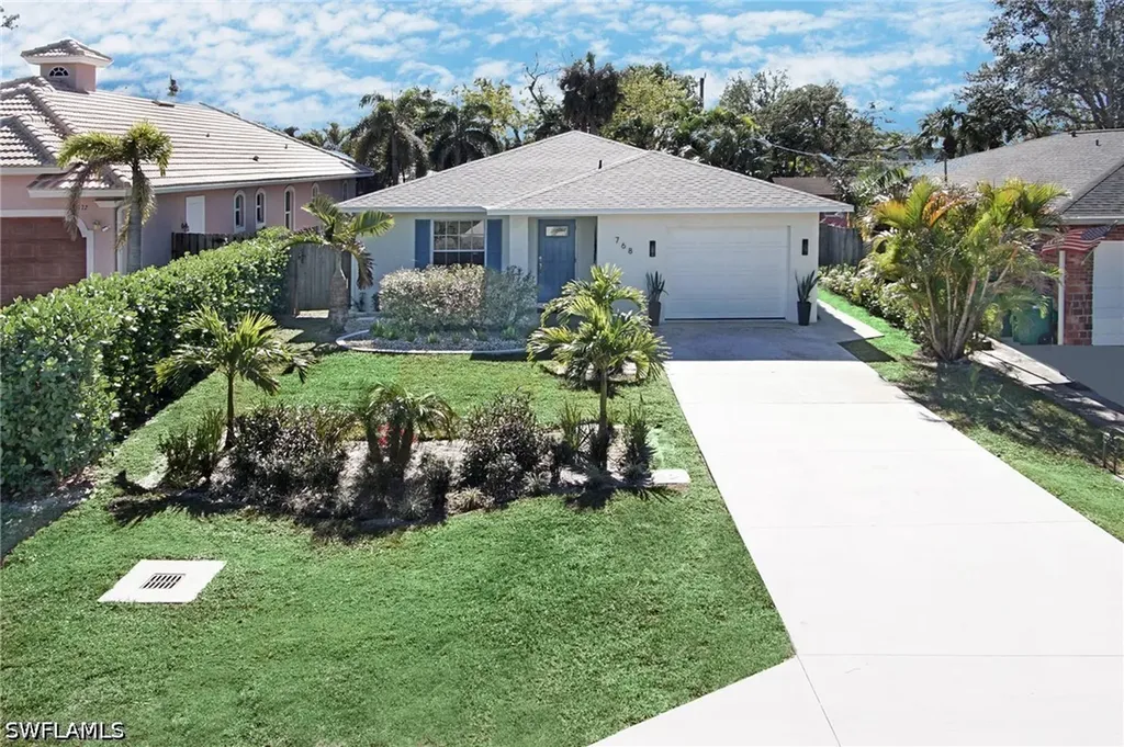 768 96th Avenue N Naples FL 34108