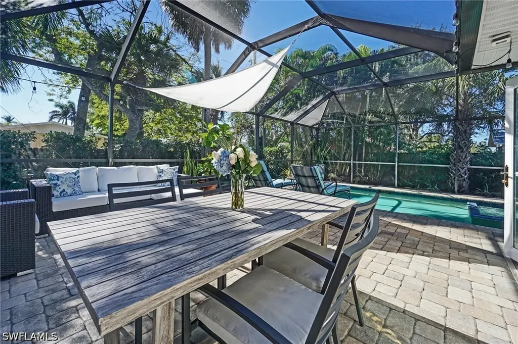 768 96th Avenue N Naples FL 34108