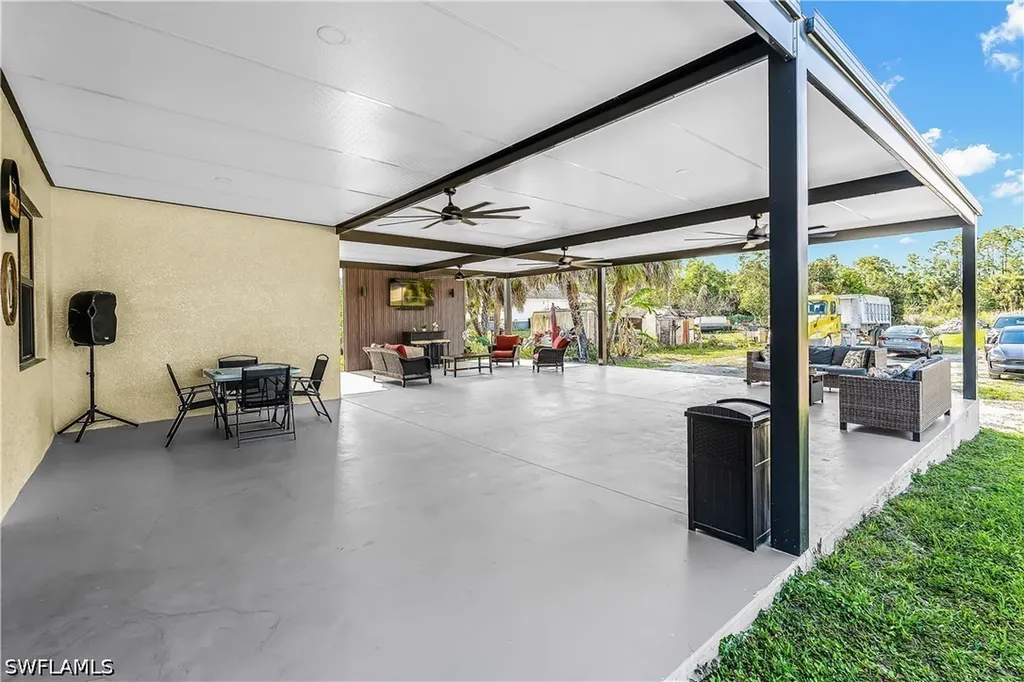 2557 29th Avenue NE Naples FL 34120