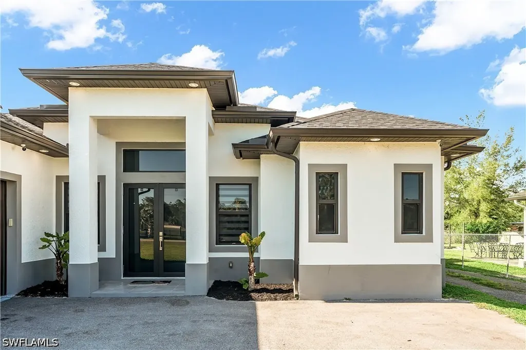 2557 29th Avenue NE Naples FL 34120