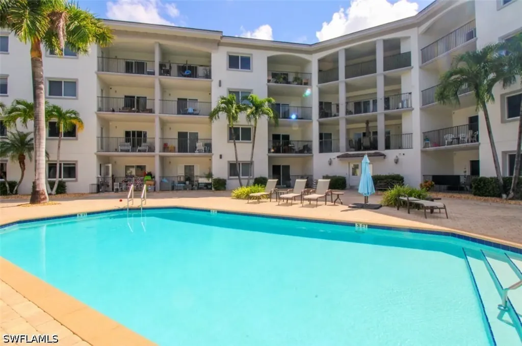 1100 Pine Ridge Road Naples FL 34108