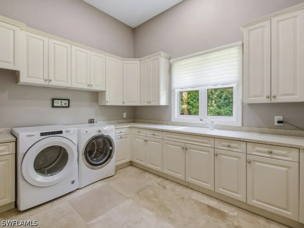 7051 Hunters Road Naples FL 34109