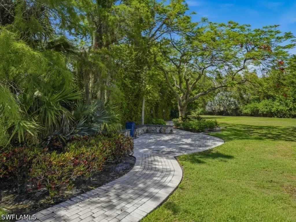 7051 Hunters Road Naples FL 34109