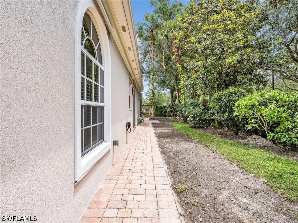 5902 Bermuda Lane Naples FL 34119