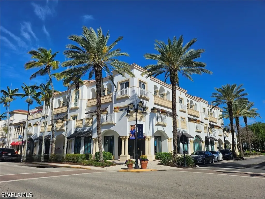 Naples FL, 375 5TH Avenue S, Unit 302