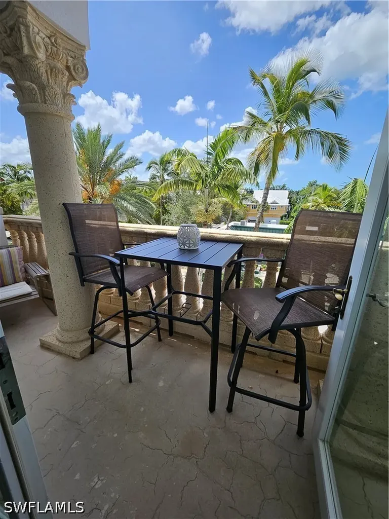 375 5th Avenue S Naples FL 34102