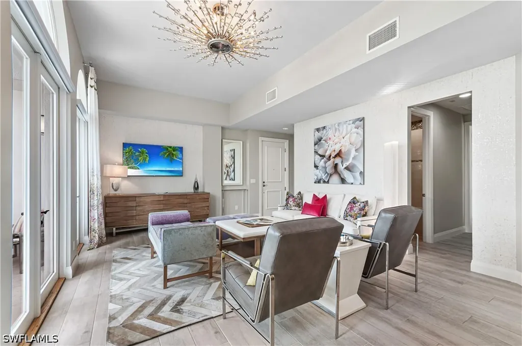 375 5th Avenue S Naples FL 34102