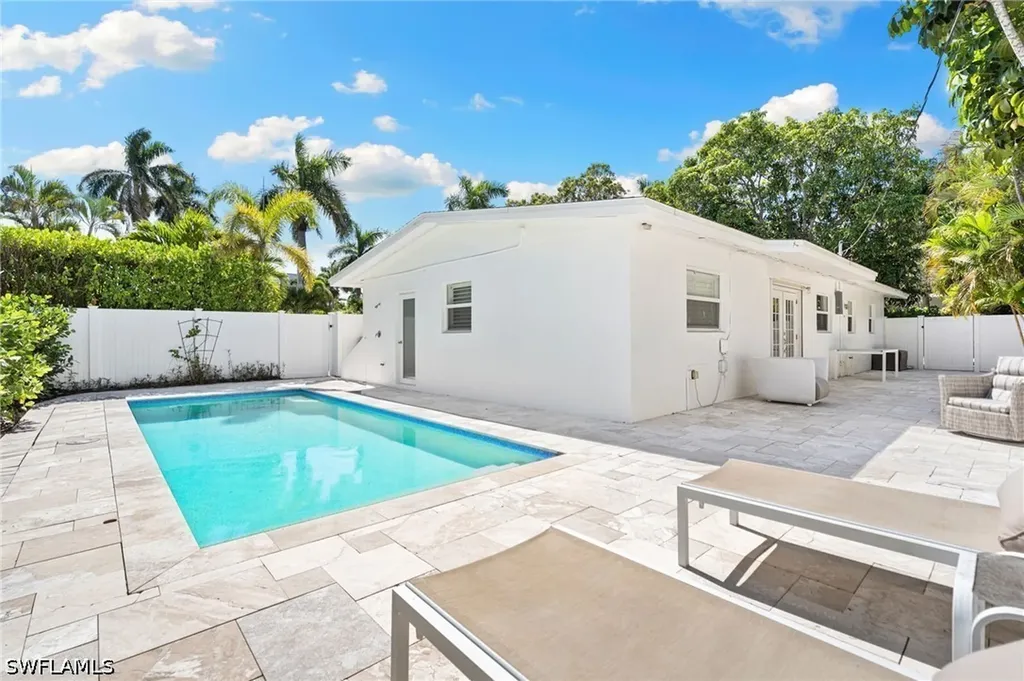 725 Central Avenue Naples FL 34102