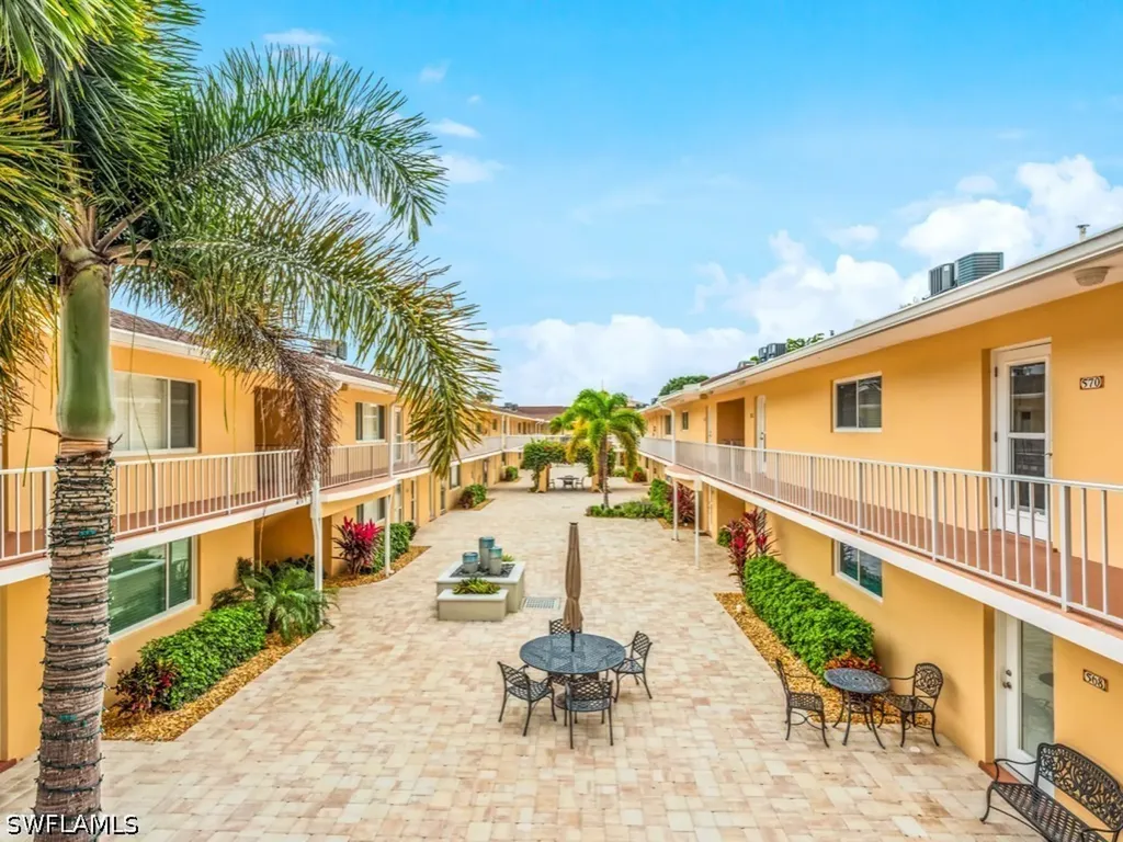 578 Broad Avenue S Naples FL 34102