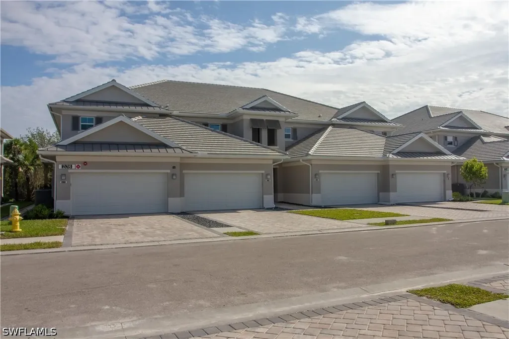 208 Indies Drive E Naples FL 34114