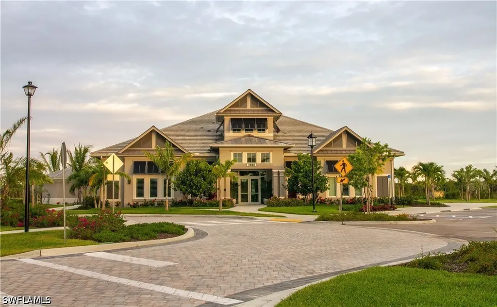 208 Indies Drive E Naples FL 34114