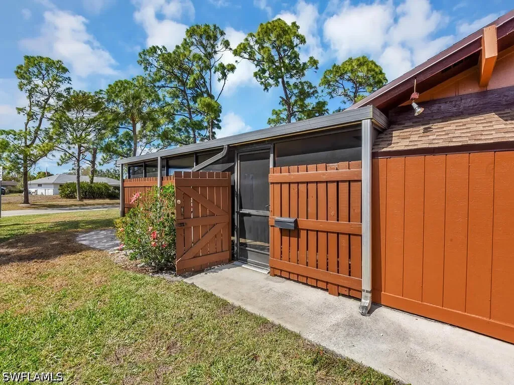 5620 Foxlake Drive North Fort Myers FL 33917