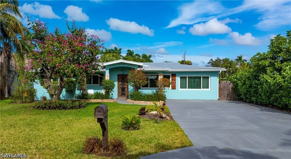 1385 Wisconsin Drive Naples FL 34103