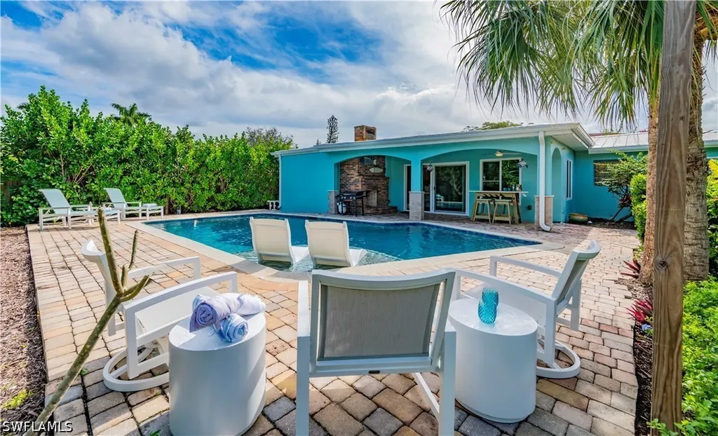 1385 Wisconsin Drive Naples FL 34103