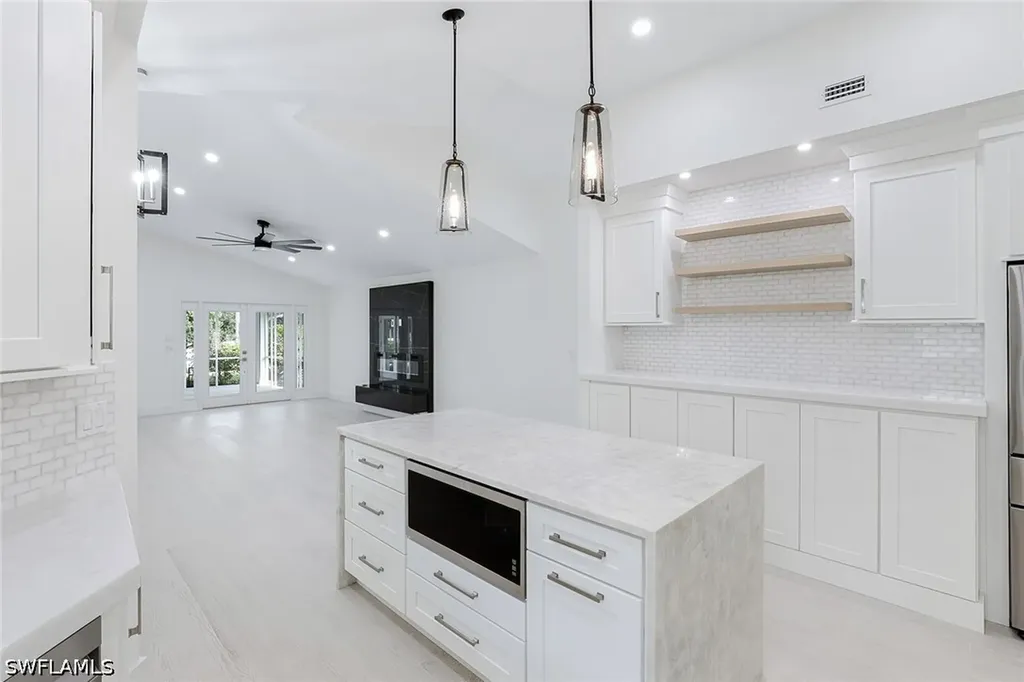 116 Fountain Circle Naples FL 34119