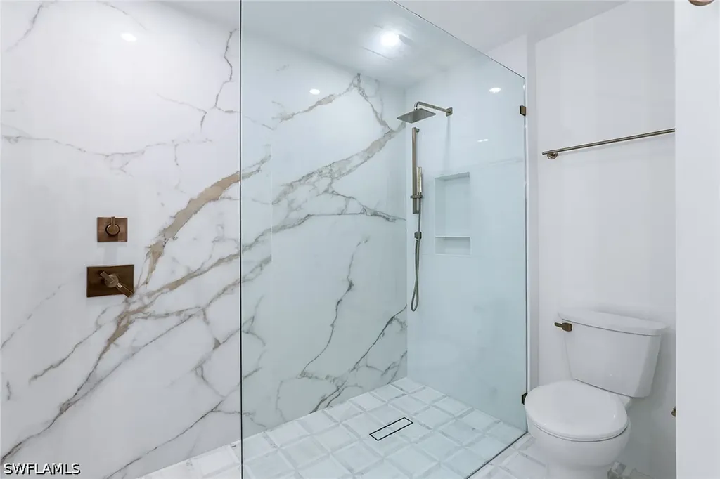 116 Fountain Circle Naples FL 34119