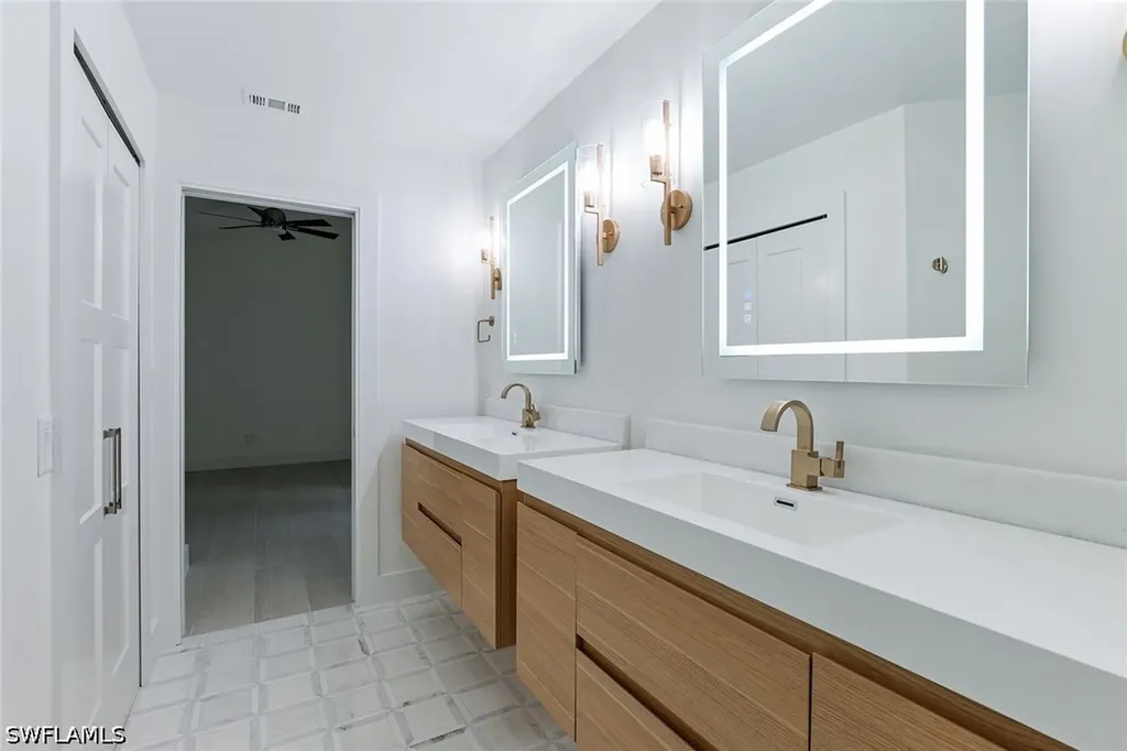 116 Fountain Circle Naples FL 34119