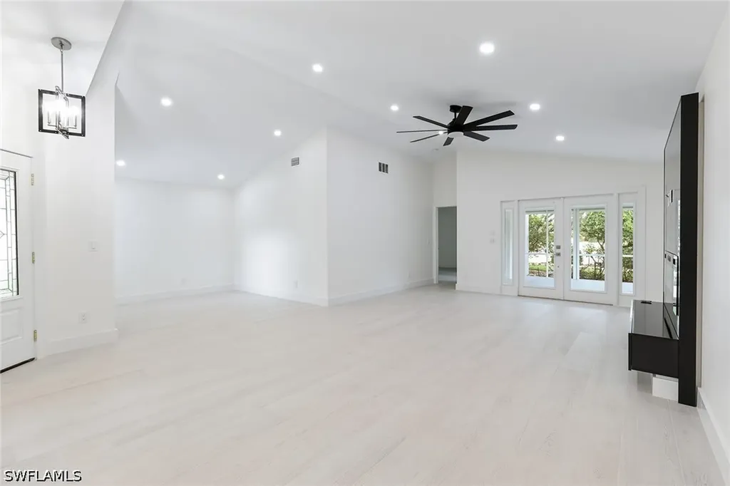 116 Fountain Circle Naples FL 34119