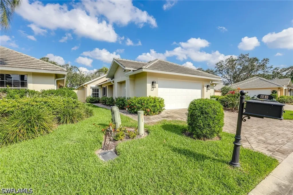 116 Fountain Circle Naples FL 34119
