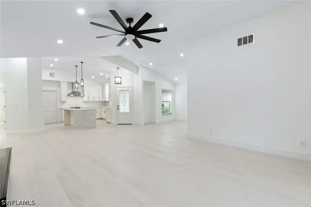 116 Fountain Circle Naples FL 34119