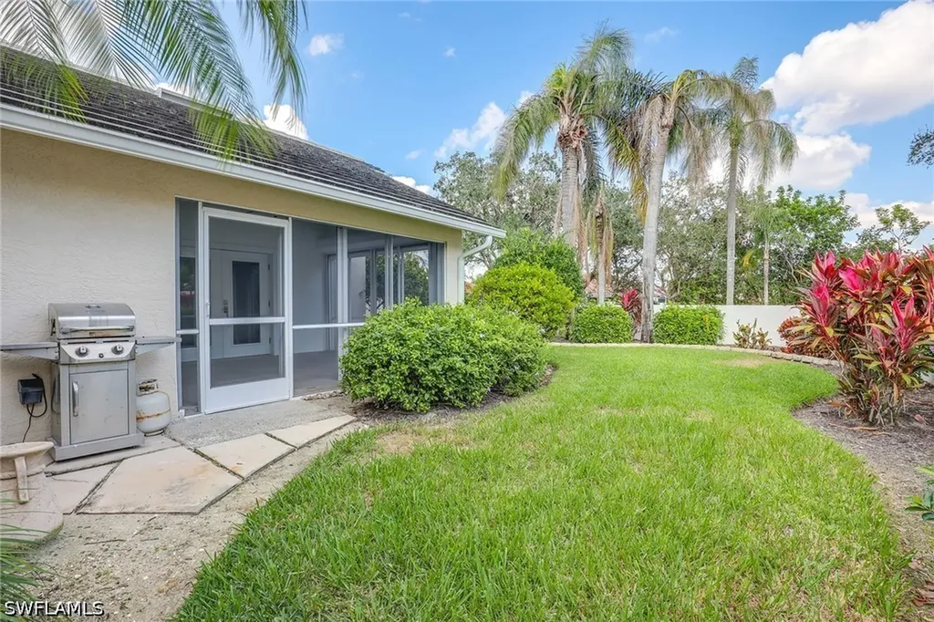 116 Fountain Circle Naples FL 34119