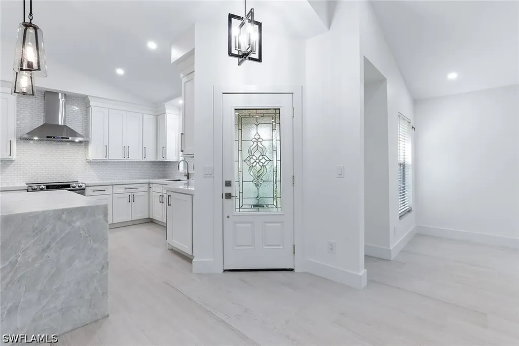 116 Fountain Circle Naples FL 34119
