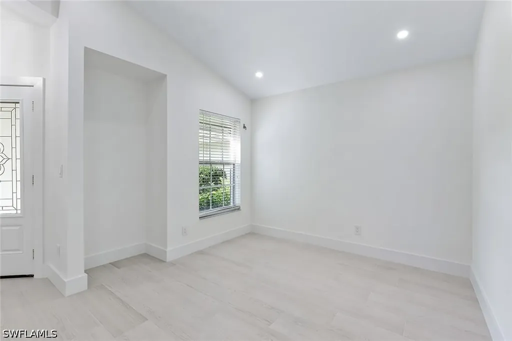 116 Fountain Circle Naples FL 34119