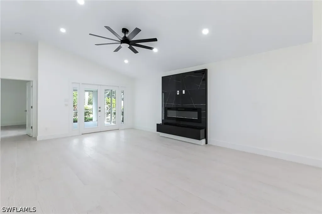 116 Fountain Circle Naples FL 34119