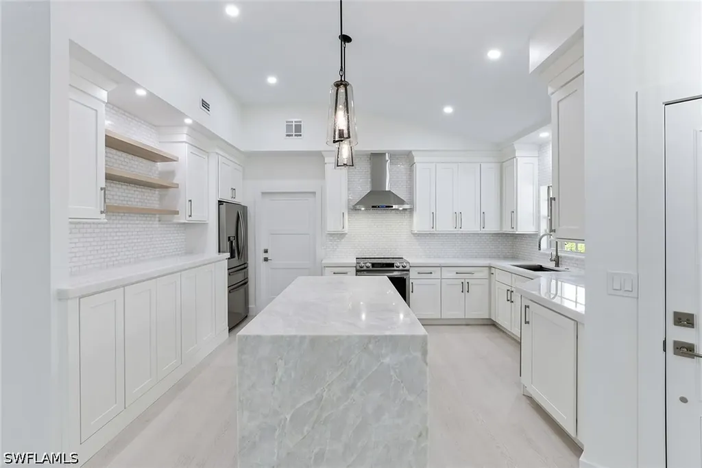 116 Fountain Circle Naples FL 34119