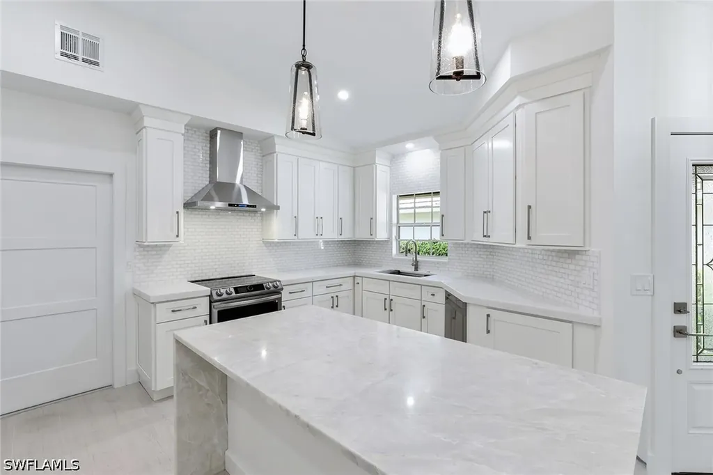 116 Fountain Circle Naples FL 34119