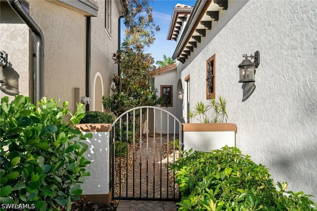 8000 Cordoba Place Naples FL 34113