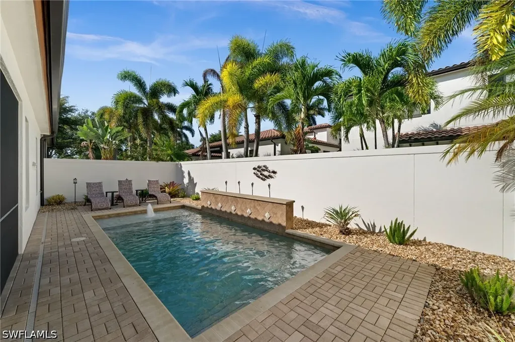 8000 Cordoba Place Naples FL 34113