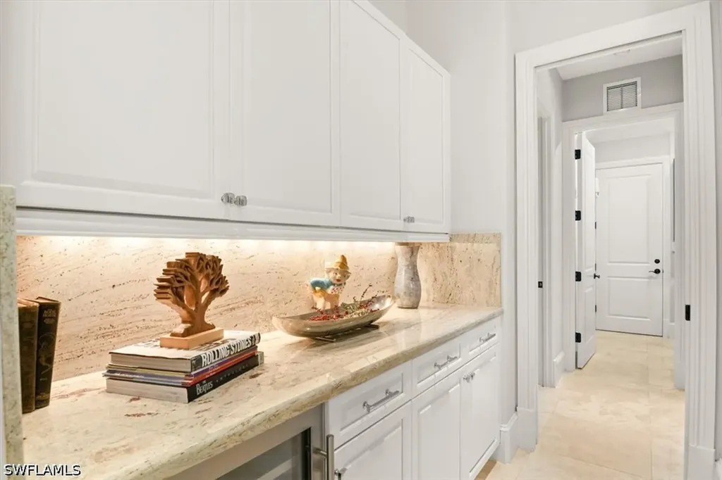 2220 Residence Circle Naples FL 34105