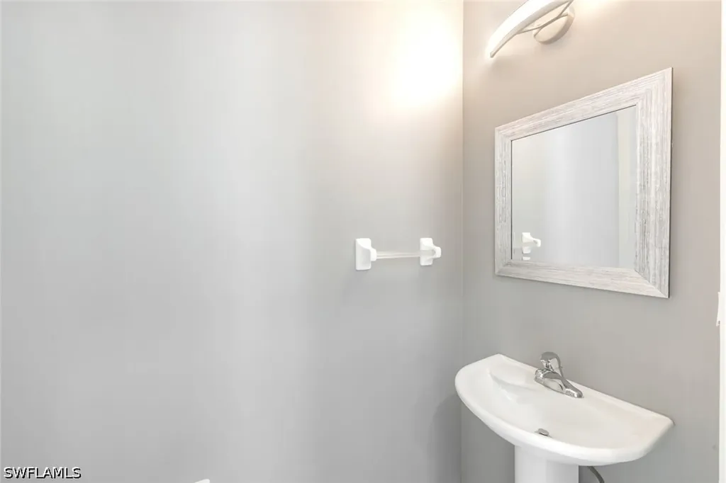 1088 Oxford Lane Naples FL 34105