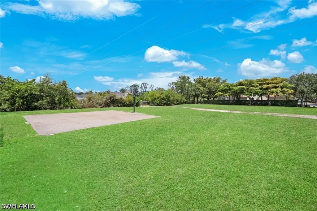 1088 Oxford Lane Naples FL 34105
