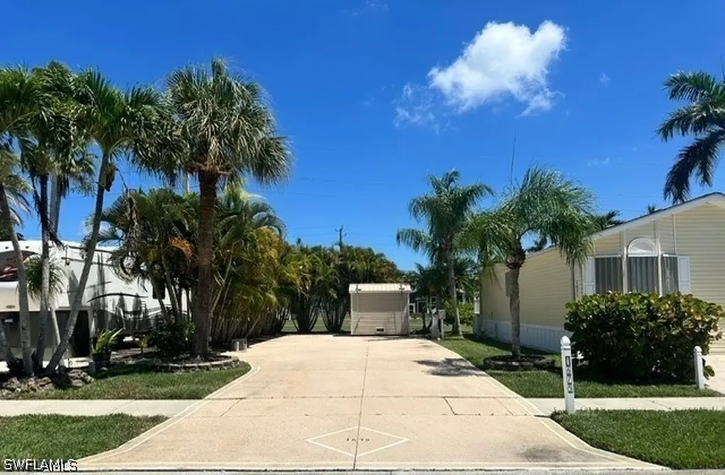 1675 Diamond Lake Circle Naples FL 34114