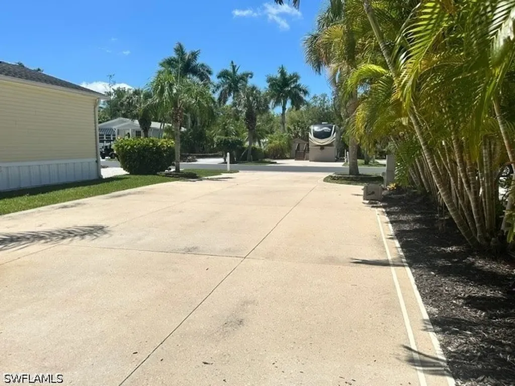 1675 Diamond Lake Circle Naples FL 34114