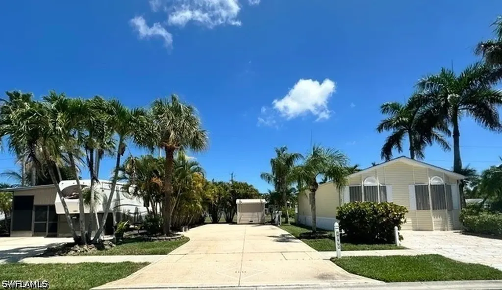1675 Diamond Lake Circle Naples FL 34114