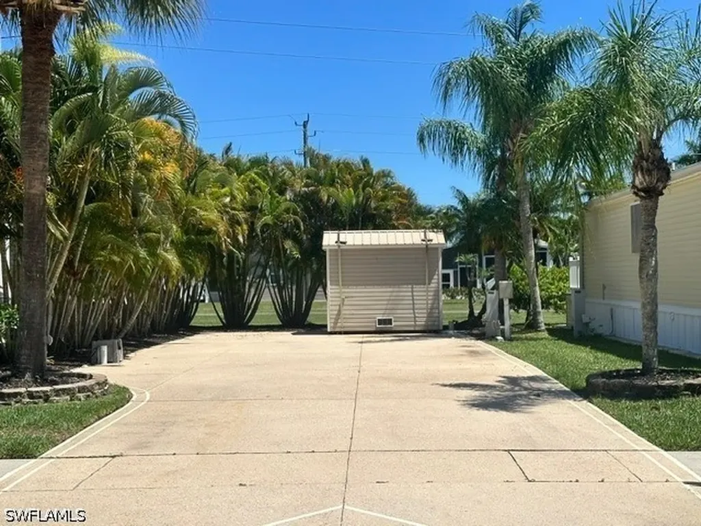 1675 Diamond Lake Circle Naples FL 34114