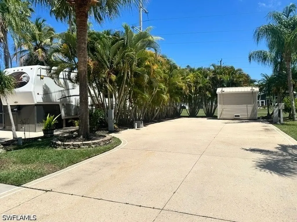 1675 Diamond Lake Circle Naples FL 34114