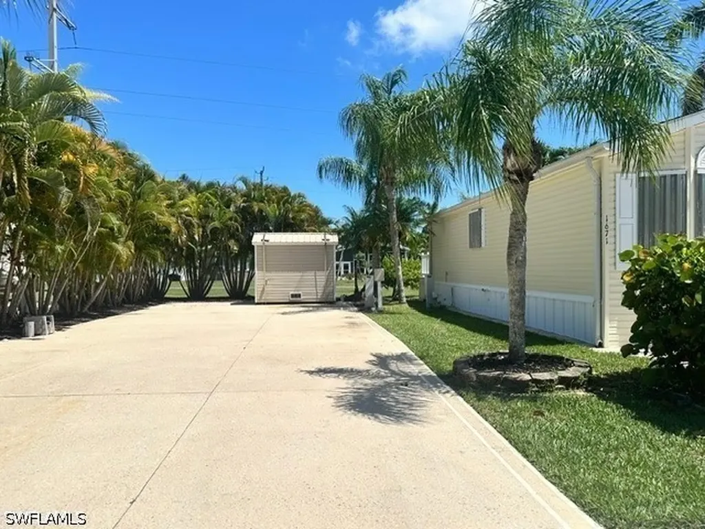 1675 Diamond Lake Circle Naples FL 34114