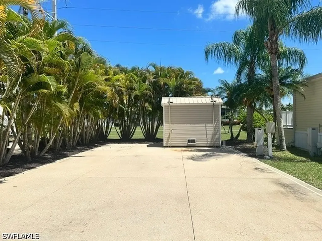 1675 Diamond Lake Circle Naples FL 34114