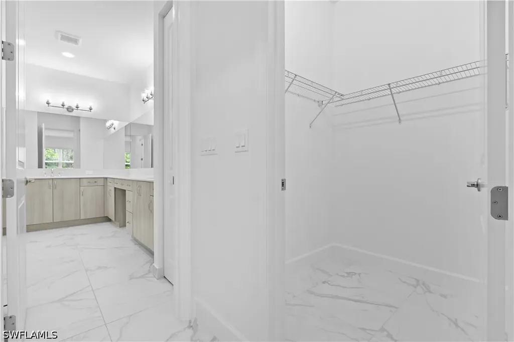 2589 Kingfisher Drive Naples FL 34112
