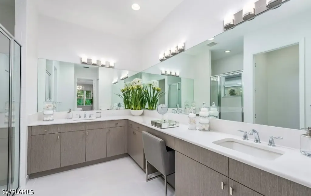 2589 Kingfisher Drive Naples FL 34112