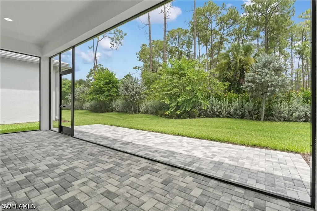 2589 Kingfisher Drive Naples FL 34112