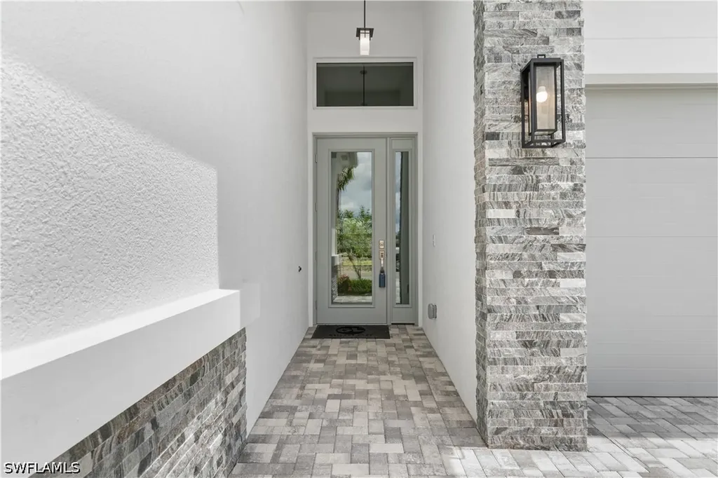 2589 Kingfisher Drive Naples FL 34112