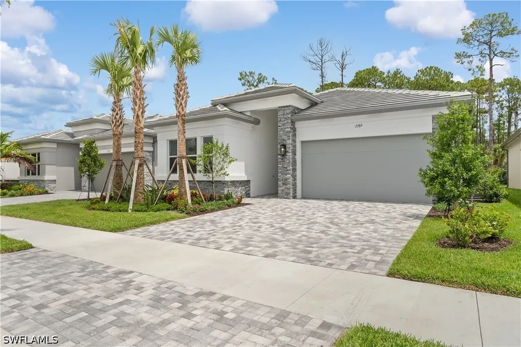 2589 Kingfisher Drive Naples FL 34112