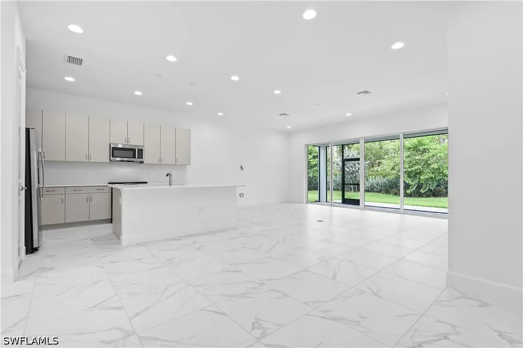 2589 Kingfisher Drive Naples FL 34112